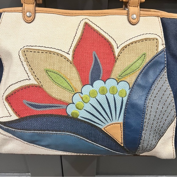 RELIC Floral Canvas and Tan Leather Trim with Wooden Handles Shoulder Bag - Picture 3 of 14